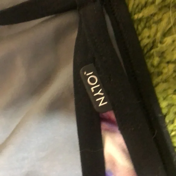 ⭐️ Jolyn Swim top - Picture 4 of 5